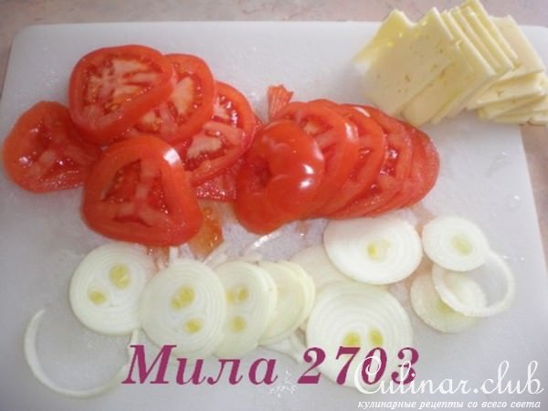 Баклажан запеченный с овощами и сыром