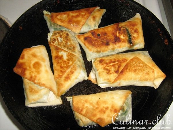 Лаваш с яйцом и шпинатом.