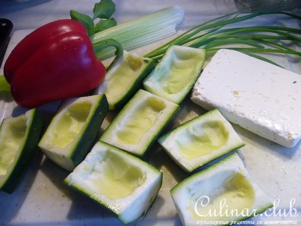 Лодочки из цукини с брынзой и овощами