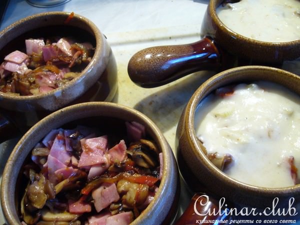 Жюльен с шампиньонами, ветчиной и паприкой