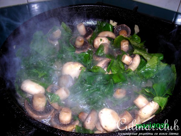 ШАМПИНЬОНЫ,ЗАПЕЧЕННЫЕ СО ШПИНАТОМ И КЕДРОВЫМИ ОРЕШКАМИ.