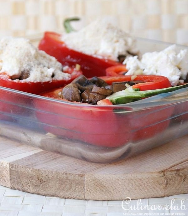перец, фаршированный грибами и брынзой