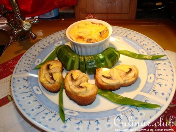 жульен из лосося с сырными гренками