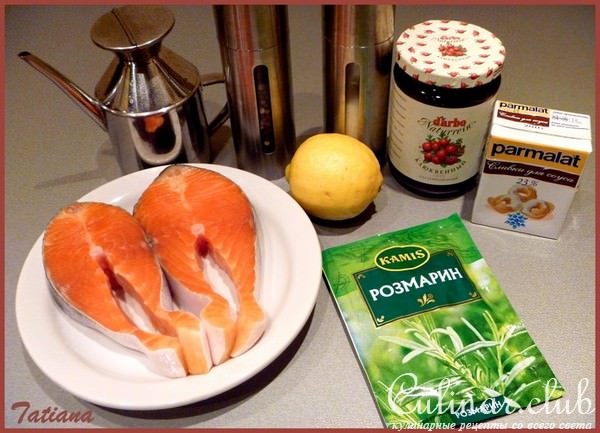 Медальоны из сёмги под сливочно-клюквенном соусом