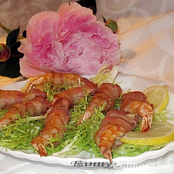 Фаршированные креветки, запеченные в беконе