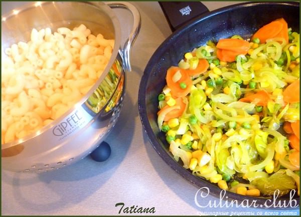 Макаронная запеканка с сёмгой и овощами