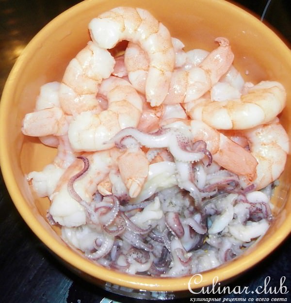 Печеная паприка фаршированная авокадо с морепродуктами. (Дуэль)