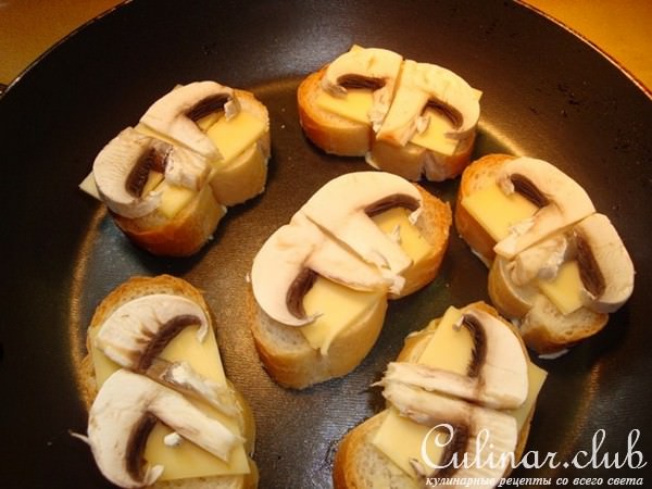 жульен из лосося с сырными гренками