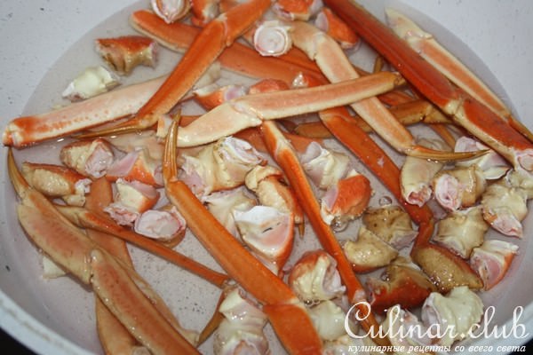 Клешни краба в сливочно-чесночном соусе