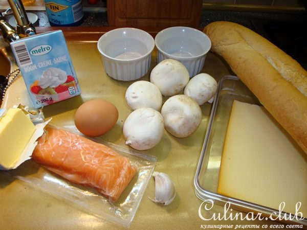 жульен из лосося с сырными гренками