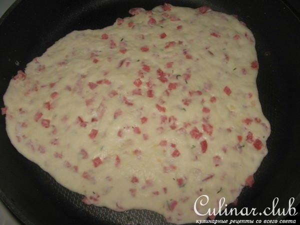 Индийский хлеб с разными начинками.