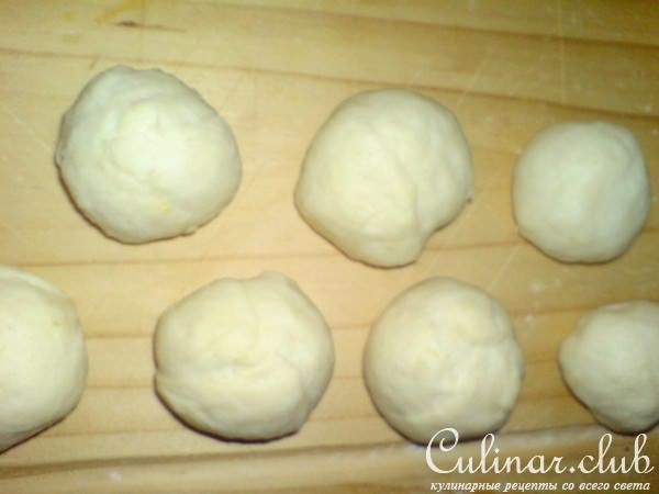 "Змейка" из булочек