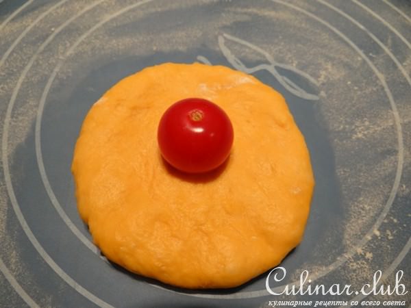 Томатный хлеб с брынзой и томатами черри