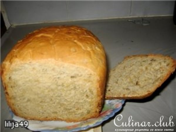 Хлеб с жареным луком и семечками