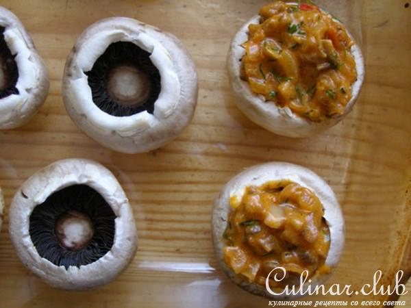 Фаршированные шампиньоны + "хреновые" помидоры