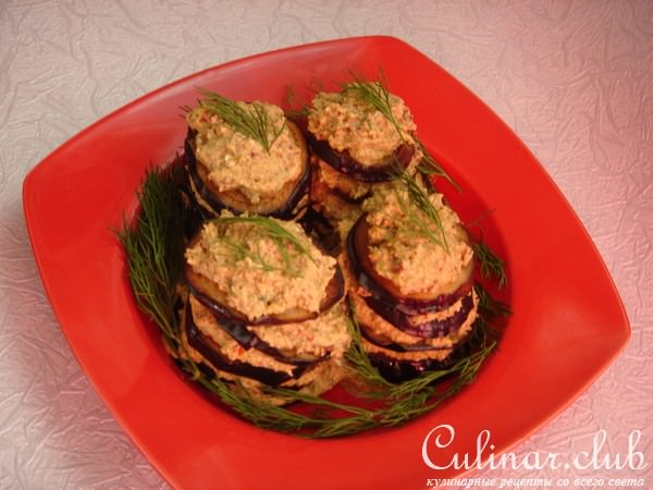Баклажаны под соусом из брынзы и орехов
