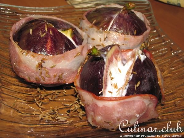 Инжир, фаршированный козьим сыром