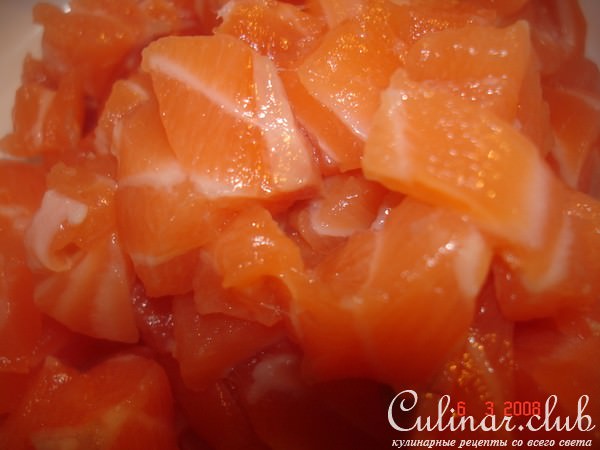Тартар из семги с соусом