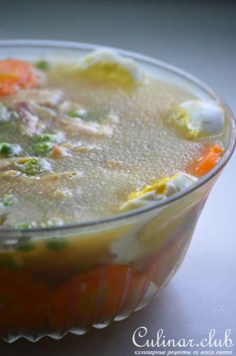 Заливное из курицы с горошком (Дуэль,Прошлое: Варим)