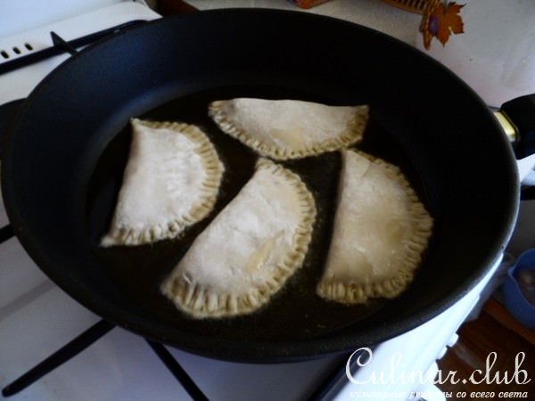 Чебуреки,кому чебуреки)))