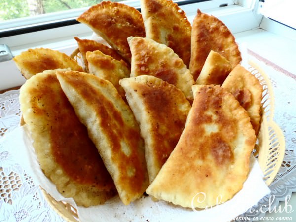 Чебуреки,кому чебуреки)))