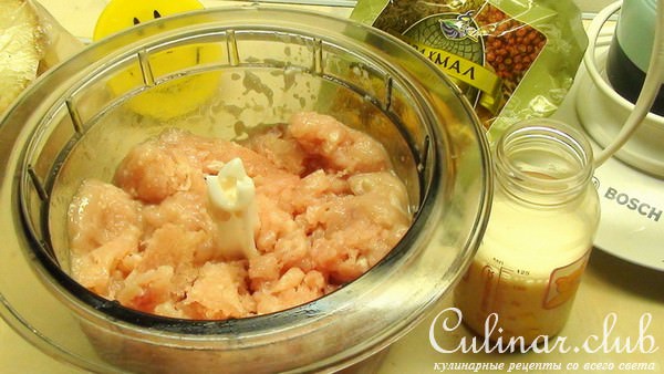 Террин из курицы с фисташками под сырной корочкой.