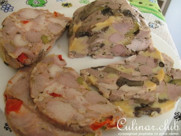Мясо прессованное с наполнителями в ветчиннице