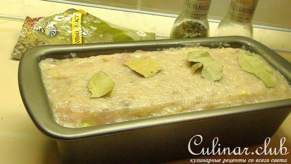 Террин из курицы с фисташками под сырной корочкой.