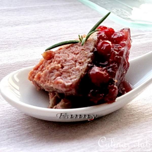 Патэ из куриной печенки с брусничным желе