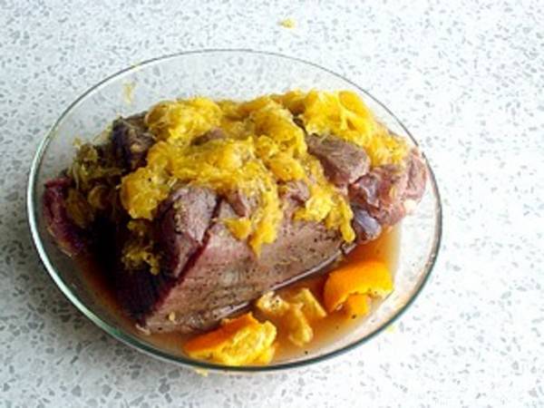 Мясо в апельсиновом маринаде под майонезом