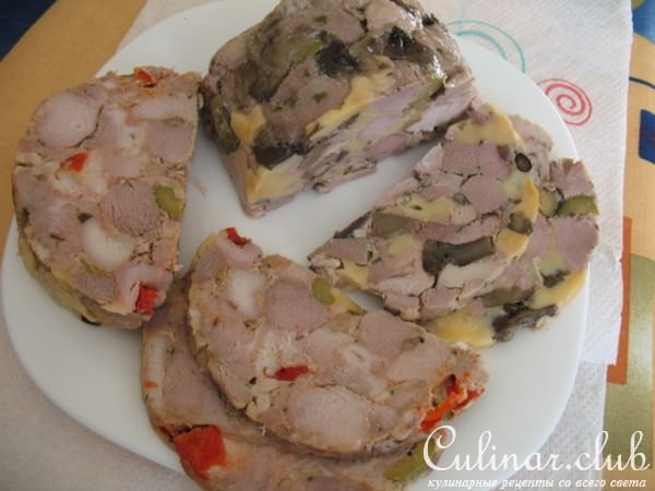 Мясо прессованное с наполнителями в ветчиннице