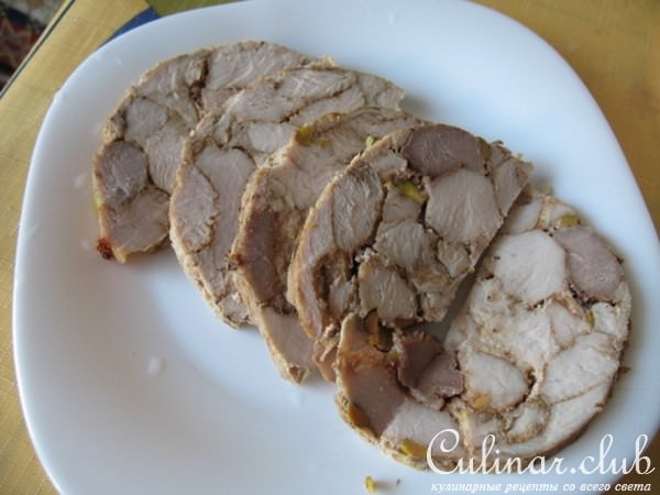 Мясо прессованное с наполнителями в ветчиннице
