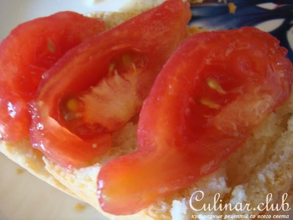 Закуска из творога с томатами и рыбкой