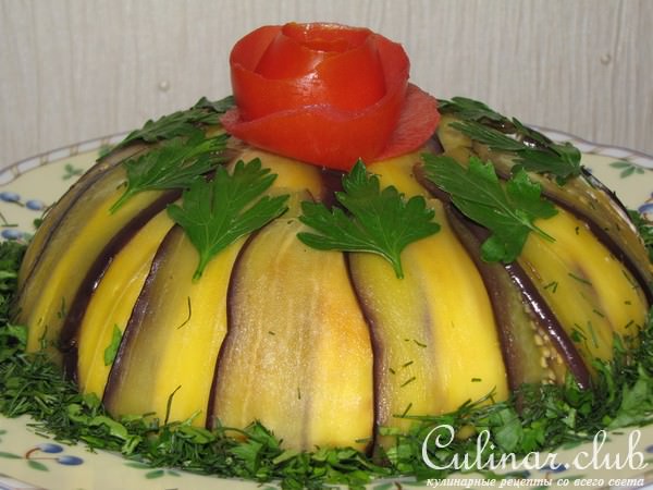 Баклажанный тортик с овощами.