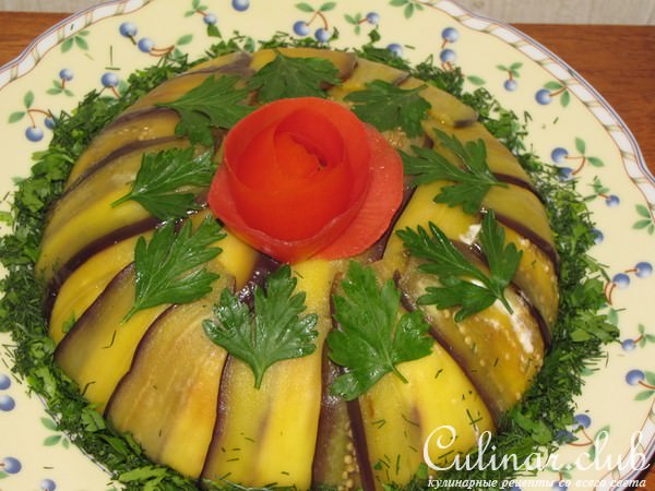 Баклажанный тортик с овощами.