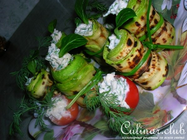 Закусочные вязанки из кабачков с начинкой