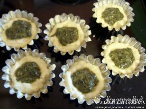 Булочки с начинкой из щавеля.