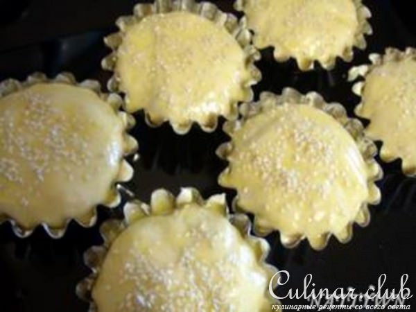 Булочки с начинкой из щавеля.