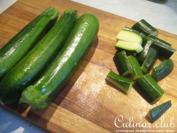Быстрые маринованные с каперсами цукини-антипасти