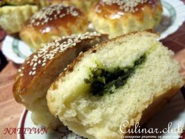 Булочки с начинкой из щавеля.