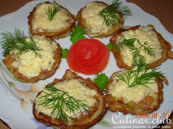 Кабачки в кляре и с сыром.