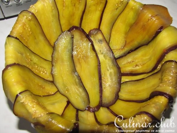Баклажанный тортик с овощами.