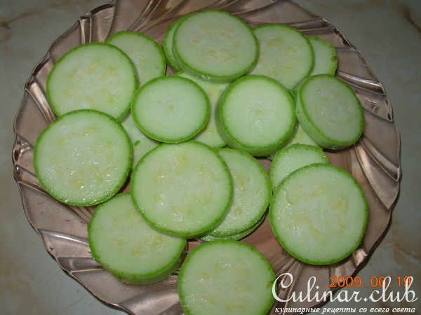 Кабачки в кляре и с сыром.