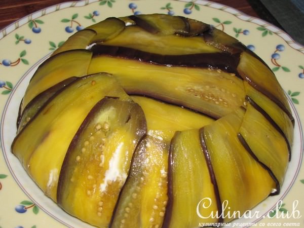 Баклажанный тортик с овощами.