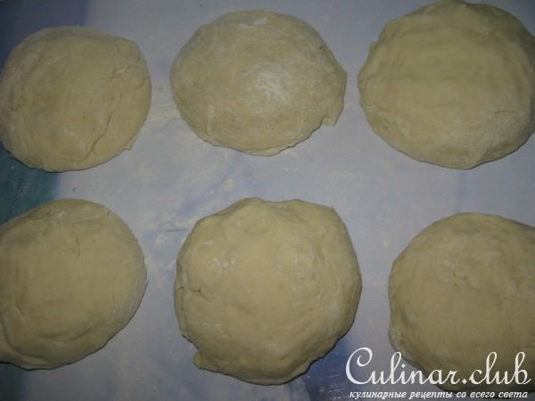Ватрушки картофельные с капустой и яйцом.