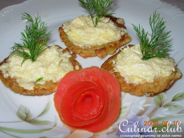 Кабачки в кляре и с сыром.