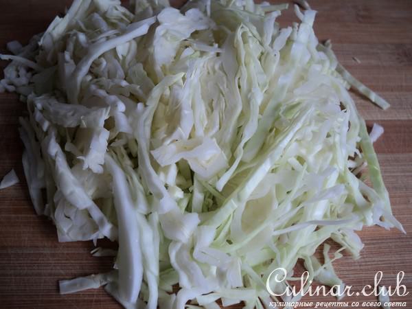 капустный салат с лимоном и сельдереем