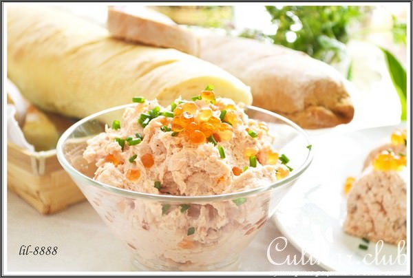 Рыбный паштет с творогом и икрой.