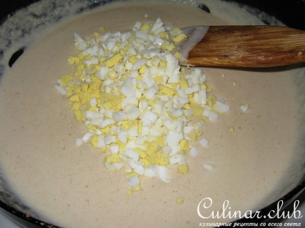 Осетрина с соусом из хрена.