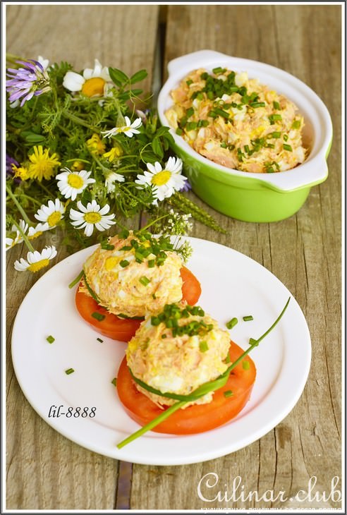 Закуска из запеченной форели с яйцом.